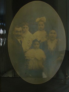 Jacob & Gussie Dwek and children, ca. 1907